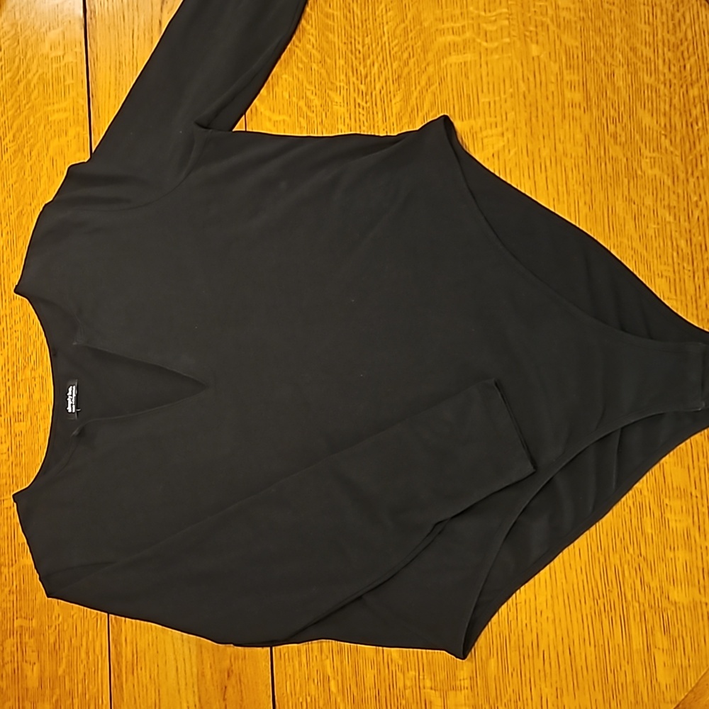 simply be- black bodysuit top